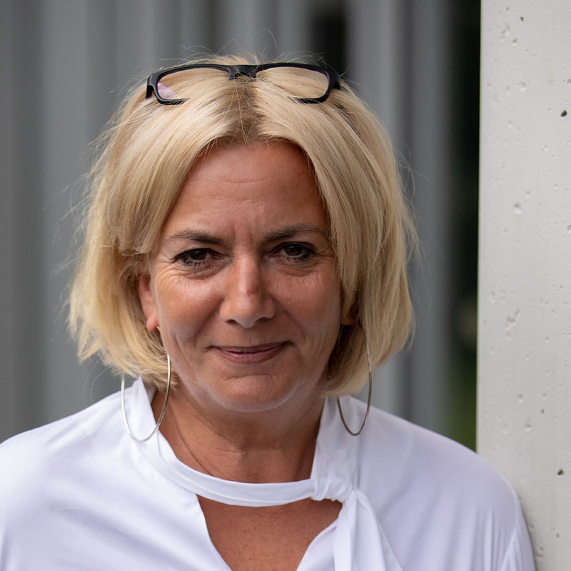  Simone Enders
